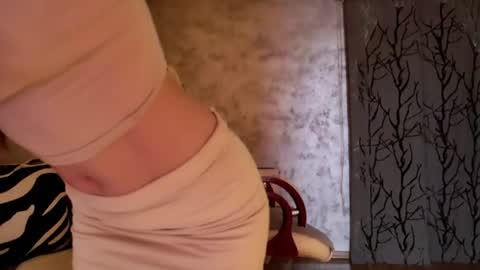 Snapshot of caliente_emperatriz chatting on July 2026 11:35:01 AM EMPERATRIZ online show from July 2026 11:35:01 AM