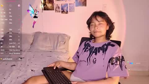 Sofia online show from November 2025 09:04:02 PM