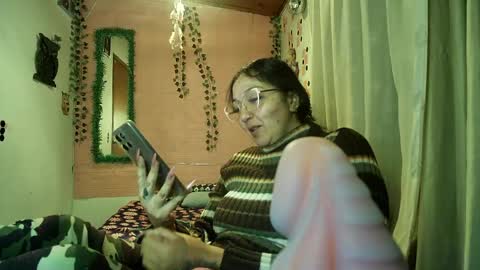 Snapshot of callme_lolas chatting on April 2026 01:42:02 AM paula online show from April 2026 01:42:02 AM