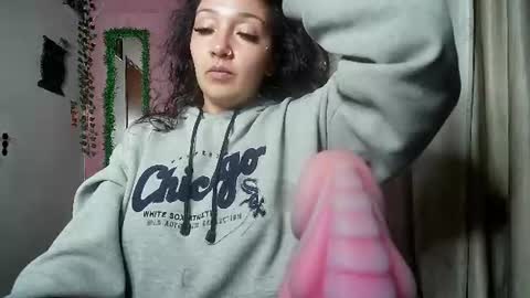 Snapshot of callme_lolas chatting on June 2026 05:56:02 AM paula online show from June 2026 05:56:02 AM