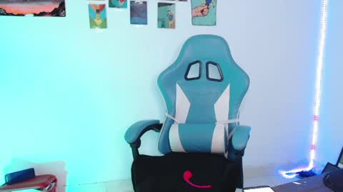 callmebluee online show from May 2026 01:12:01 AM