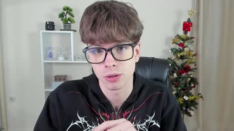 Hey I am Calvin  online show from December 2024 07:11:02 PM