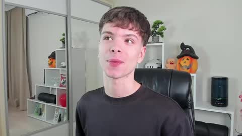 Hey I am Calvin  online show from March 2025 07:11:02 PM