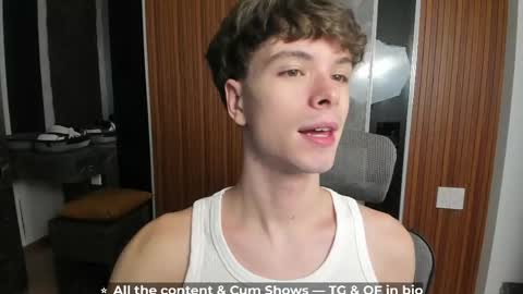 Snapshot of calvin_loves_you chatting on June 2026 05:06:01 PM Hey I am Calvin online show from June 2026 05:06:01 PM