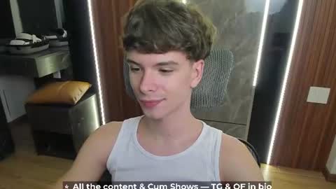 Snapshot of calvin_loves_you chatting on June 2026 05:22:01 PM Hey I am Calvin online show from June 2026 05:22:01 PM
