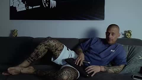 Calvin  online show from October 2025 12:25:02 AM