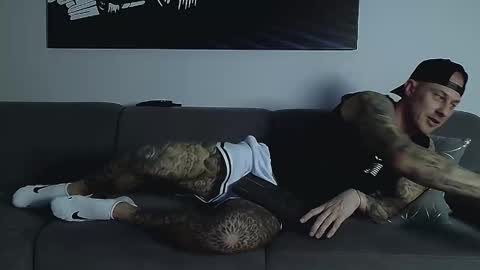 Calvin  online show from November 2025 11:38:01 PM