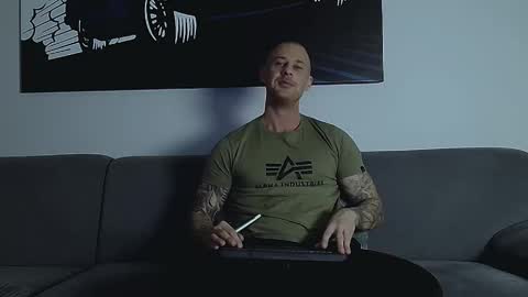 Calvin  online show from November 2025 10:20:02 PM