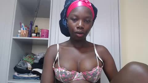 Snapshot of camclit chatting on March 2025 05:18:02 AM Princess online show from March 2025 05:18:02 AM