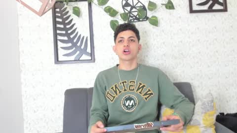 Snapshot of cameron_lux4 chatting on October 2025 12:28:01 PM CAMERON online show from October 2025 12:28:01 PM