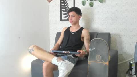 Snapshot of cameron_lux4 chatting on October 2025 01:40:02 PM CAMERON online show from October 2025 01:40:02 PM