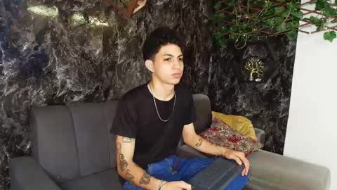 Snapshot of cameron_lux4 chatting on January 2026 04:04:02 AM CAMERON online show from January 2026 04:04:02 AM