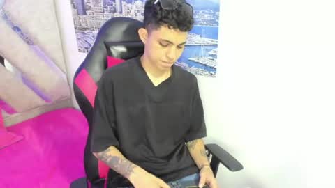 Snapshot of cameron_lux4 chatting on July 2026 03:23:02 AM CAMERON online show from July 2026 03:23:02 AM