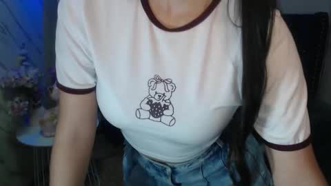 Snapshot of cami_goddess_r chatting on December 2025 08:07:02 PM Cami online show from December 2025 08:07:02 PM