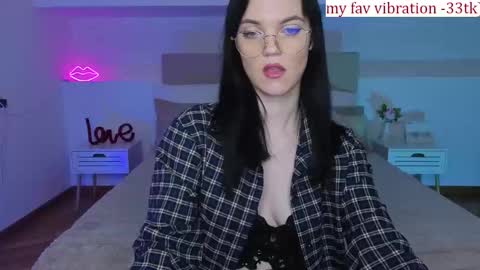 Camila online show from December 2025 09:32:01 PM