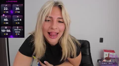 Camila online show from December 2025 05:53:01 PM