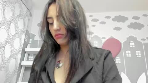 Camila  online show from January 2025 03:33:01 AM