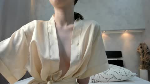 Camilla online show from November 2025 01:17:02 AM