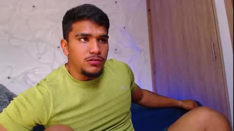 camilo_contre21 online show from October 2025 06:31:01 PM