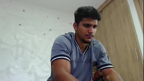 camilo_contre21 online show from October 2025 09:33:01 PM