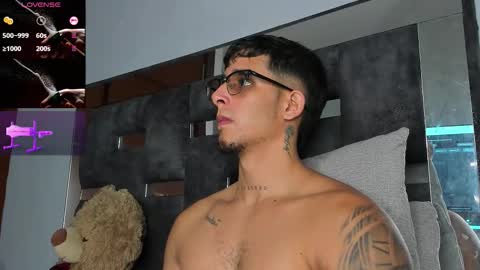 Snapshot of camilo_ospina_ chatting on October 2025 06:02:02 AM INDEPENDENT MODEL online show from October 2025 06:02:02 AM