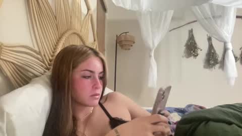 Snapshot of camncaroline chatting on September 2025 03:40:01 AM camncaroline online show from September 2025 03:40:01 AM