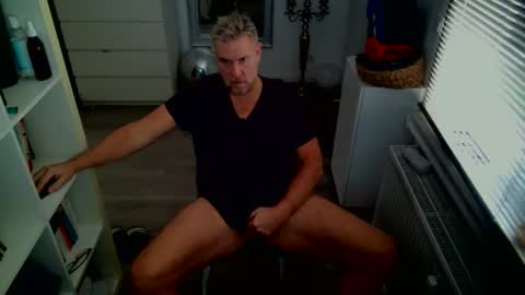 Snapshot of camunication chatting on December 2025 10:09:01 AM camunication online show from December 2025 10:09:01 AM