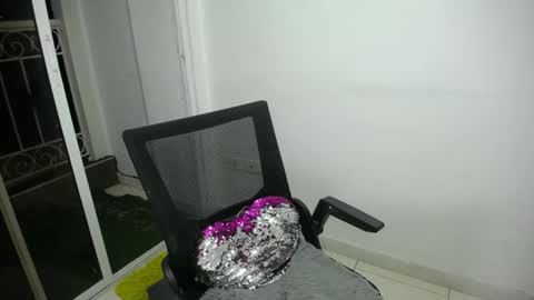 Snapshot of candacesxhot chatting on February 2025 03:54:01 AM cumorsmooke online show from February 2025 03:54:01 AM