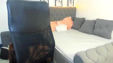 candiceferragamo online show from February 2026 03:18:02 PM