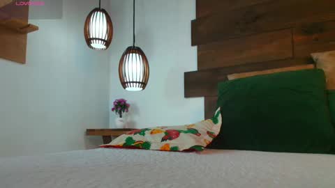 Jolie online show from November 2025 11:02:01 PM