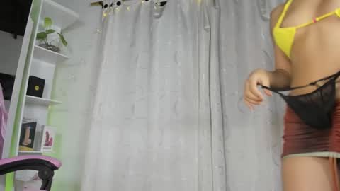 Nickol online show from December 2024 12:33:01 AM