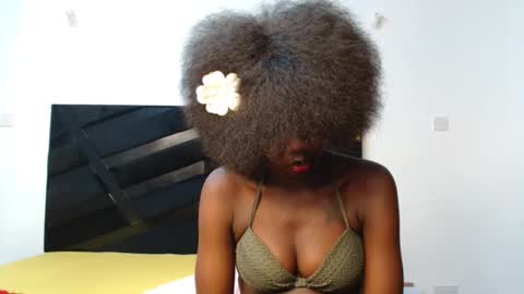 Snapshot of candy_seductive chatting on October 2025 04:05:02 PM Candy online show from October 2025 04:05:02 PM