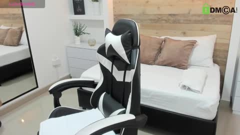 CANDY online show from November 2025 07:23:02 PM