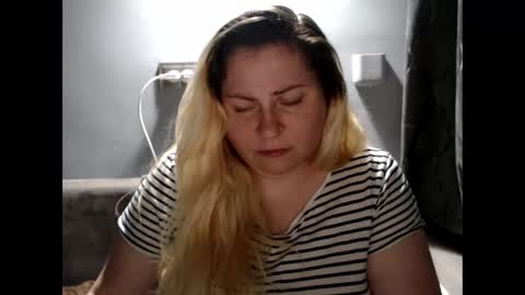 Laura online show from September 2025 07:38:01 PM