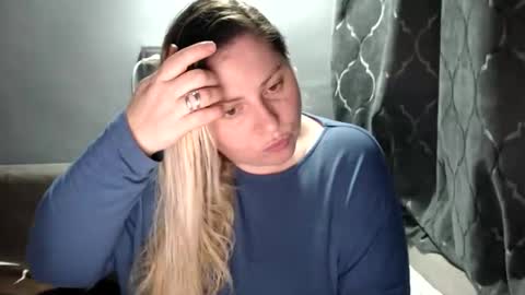 Laura online show from October 2025 07:41:01 PM