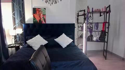 Sofia online show from October 2025 12:44:01 AM