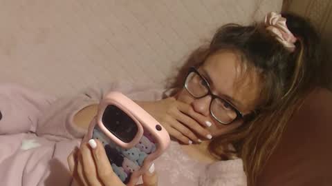 say meow and send tips  online show from October 2025 09:22:01 PM