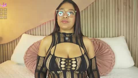Snapshot of canela_hotxx chatting on April 2026 12:33:01 PM Canela Hot online show from April 2026 12:33:01 PM