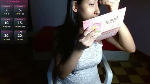 Snapshot of caneladeluxe chatting on November 2025 05:07:01 AM Violeta online show from November 2025 05:07:01 AM