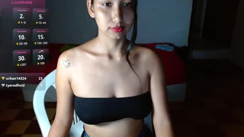 Snapshot of caneladeluxe chatting on November 2025 04:59:02 AM Violeta online show from November 2025 04:59:02 AM