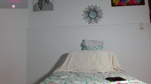 Snapshot of caneladeluxe chatting on March 2026 04:02:02 PM Violeta online show from March 2026 04:02:02 PM