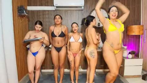 Snapshot of canelasquirtxxx chatting on February 2026 11:14:01 PM Sara online show from February 2026 11:14:01 PM