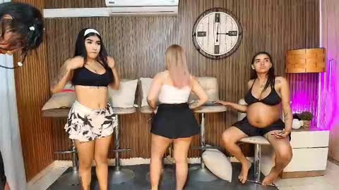 Snapshot of canelasquirtxxx chatting on February 2026 12:06:02 PM Sara online show from February 2026 12:06:02 PM