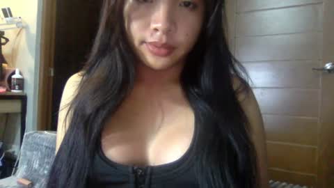 Yumi Aera online show from June 2026 09:25:01 AM