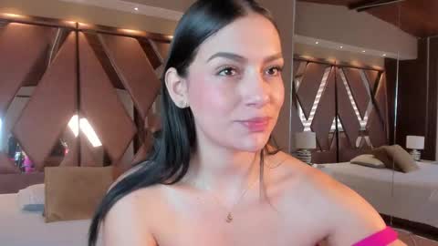 Carina online show from November 2025 12:38:02 PM