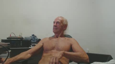 Snapshot of carlos2557 chatting on April 2026 09:15:01 PM carlos online show from April 2026 09:15:01 PM