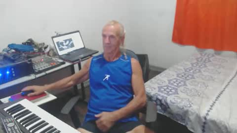 Snapshot of carlos2557 chatting on May 2026 11:32:01 PM carlos online show from May 2026 11:32:01 PM
