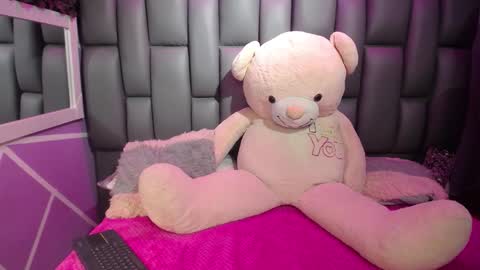 Snapshot of carlottee_ny chatting on March 2026 01:37:01 PM Charlotte online show from March 2026 01:37:01 PM