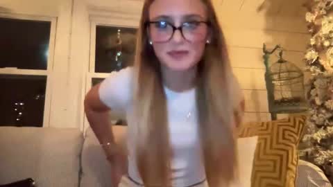 Carly Bora online show from November 2025 12:11:01 AM