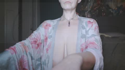 Snapshot of carlysmiles chatting on December 2024 12:39:02 AM Carly Smiles online show from December 2024 12:39:02 AM